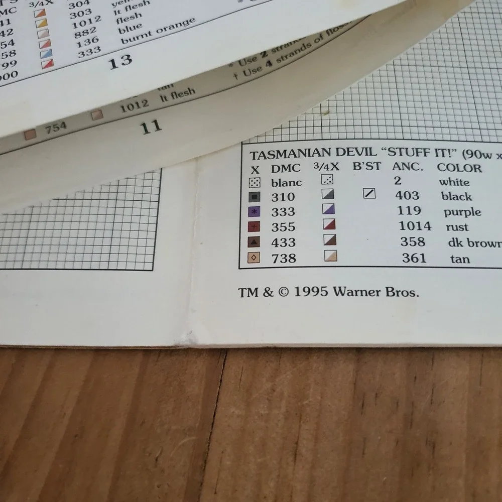 Vintage Looney Tunes Cross Stitch Pattern Book Lot Leisure‎ Arts 2564 2723 1990s